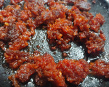 Foto del paso 1 de la receta: Confitura de sobrasada con cebolla y licor de algarrobas