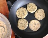Hình bước làm 2 của món 💚 Bánh Pancake Bột Mì Mè Đen