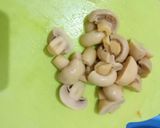 Foto langkah ke 4 dari resep Sup wortel kentang dan jamur kancing.
