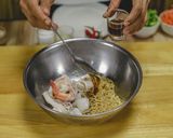 รูปขั้นตอนการทำที่ 12 ของ ยํามาม่า แซ่บสะใจ อร่อยง่ายๆ ได้ประโยชน์