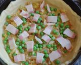 Foto del paso 5 de la receta: Tarta de puerro, jamón y arvejas