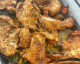 Foto del paso 7 de la receta: Pollo al horno con verduras 🍗🍅