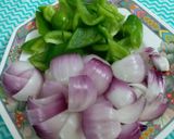 A picture of step 1 of Onion Capsicum Masala.