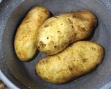 Foto del paso 1 de la receta: 🥔🧀Papas rellenas con carne y vegetales, gratinadas con queso 🧀🥔