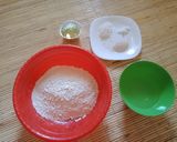 Foto langkah ke 1 dari resep Pizza Dough Homemade lembut dan simple.