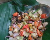 Foto langkah ke 3 dari resep Tongkol Suwir Sambal Matah.