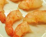Foto del paso 3 de la receta Revuelto de ajetes, setas variadas y gambas
