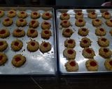 Foto langkah ke 7 dari resep Strawberry Thumbprint.
