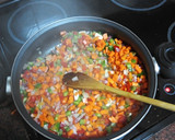 Foto del paso 3 de la receta: Guiso de garbanzos a la jardinera con albóndigas
