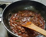 A picture of step 7 of Maggi noodles mix vegetables Chinese Hakka noodles style.