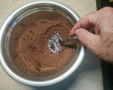 Foto del passaggio 5 della ricetta Salame di cioccolato al Ciobar