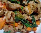 รูปขั้นตอนการทำที่ 5 ของ ผัดกะเพราไก่หมักพริกแห้ง