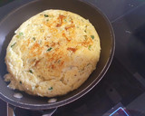 Foto del paso 5 de la receta: Tortilla de calabacín y cebolla