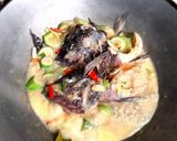 Foto langkah ke 5 dari resep Kepala Ikan Kuah Santan Bumbu Iris.