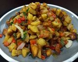 A picture of step 2 of Stir fry potatoes.