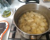 Foto del paso 2 de la receta: Longaniza en salsa verde con papas