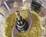 A picture of step 2 of Pistachio halwa.