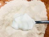 નો ઓવન નો યીસ્ટ વ્હીટ પીઝા(નો Oven નો yeast Whole Wheat Pizza Recipe in Gujarati)