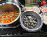 Foto del paso 3 de la receta: Arroz caldoso de rape, gambones y almejas (receta Portuguesa, "Arroz de Tamboril")