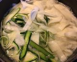 Une image de l'étape 3 de Tagliatelles de panais et courgettes aux saucisses de Thuringe.