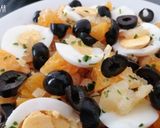 Foto del paso 7 de la receta: Ensalada de garbanzos con naranja, huevo y bacalao