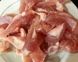 Hình bước làm 1 của món Bông hẹ xào diềm thăn heo