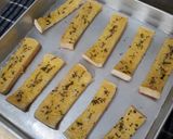 Foto langkah ke 3 dari resep Garlic Bread.