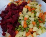 Hình bước làm 2 của món Salad Nga