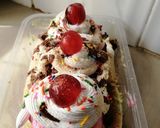 A picture of step 4 of Banana split sundae.