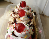A picture of step 4 of Banana split sundae.