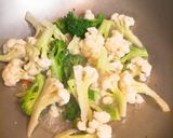 紅蘿蔔炒雙色花椰菜的食譜步驟3照片