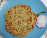 A picture of step 3 of Pyaj paratha.