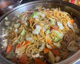A picture of step 5 of Pancit Canton w/Crispy Pork.