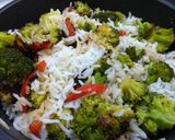 Foto del paso 4 de la receta: Arroz Basmati con brócoli y pimiento rojo