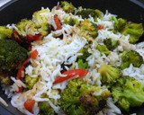 Foto del paso 4 de la receta: Arroz Basmati con brócoli y pimiento rojo