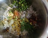 A picture of step 2 of Matar bhel.