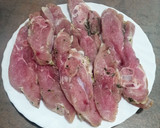 Foto del paso 1 de la receta: Chuletas de pavo al ajillo