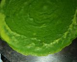 A picture of step 5 of Spinach sushi.