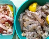 Foto langkah ke 1 dari resep Cumi dan Udang Saus Padang.