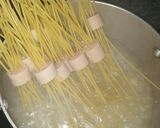 Hình bước làm 2 của món Mì spaghetti xúc xích