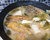 Foto langkah ke 6 dari resep Sup ikan gurame kuah susu oriental (pakai cau merah/angcau).