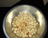 A picture of step 2 of Makhana Chaat.