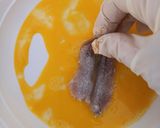 Foto del passaggio 2 della ricetta Alici fritte dorate