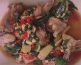 Foto langkah ke 3 dari resep Ayam Kemangi bumbu kuning pedas.