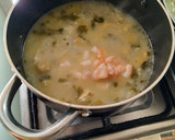 Foto del paso 5 de la receta: Corazones de alcachofa en salsa verde con gambas