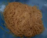 Foto langkah ke 3 dari resep Bihun Goreng Simpel.