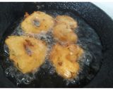 A picture of step 6 of Medu Vada.