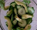 A picture of step 2 of My Spinach, Cucumber Salad & wholegrain rice + Quinoa 😻.