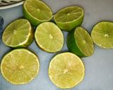 Foto del paso 3 de la receta: Agua de pepino con limón y chía