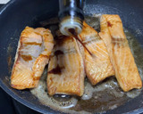 Foto del paso 3 de la receta: Salmón con naranja, pasas y nueces